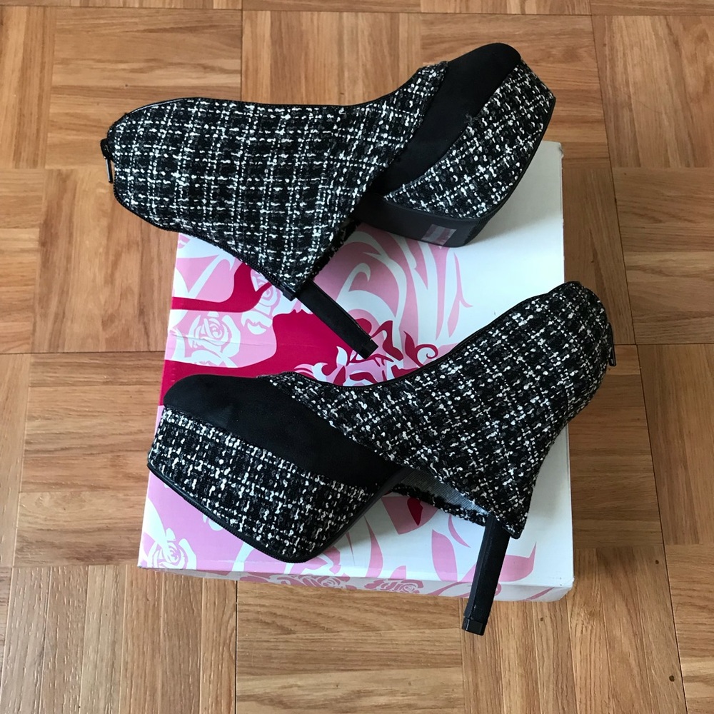 Wild Rose Black Tweed contrast platform heels